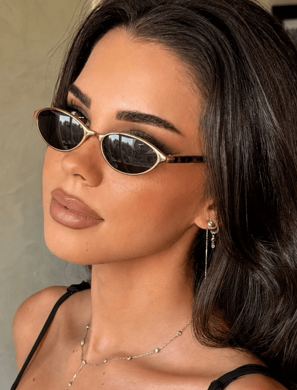 Women's Small Oval Metal Y2K Futuristic Beach Glasses in Gold and black